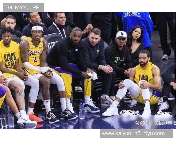 浓眉带病坚持比赛期间两次呕吐全力以赴助球队争胜 浓眉带病坚持比赛期间两次呕吐全力以赴助球队争胜